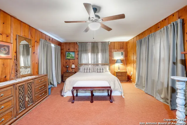 461 Highway 173 S Devine, TX 78016